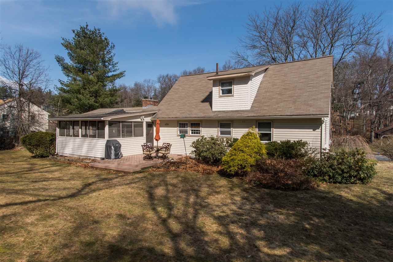 24 Todd Road Nashua, NH 03064 - Photo 4 of 33