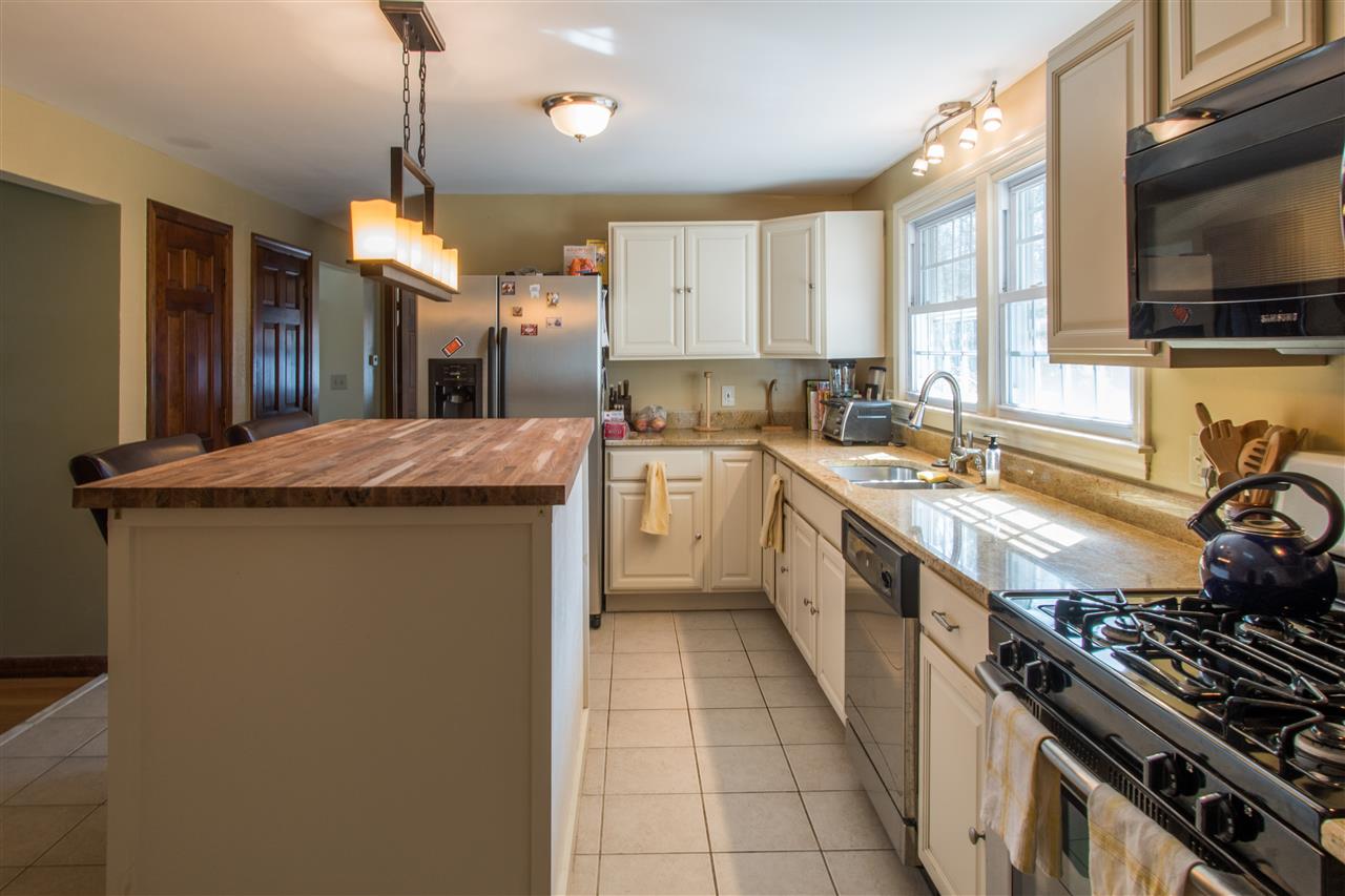 24 Todd Road Nashua, NH 03064 - Photo 5 of 33