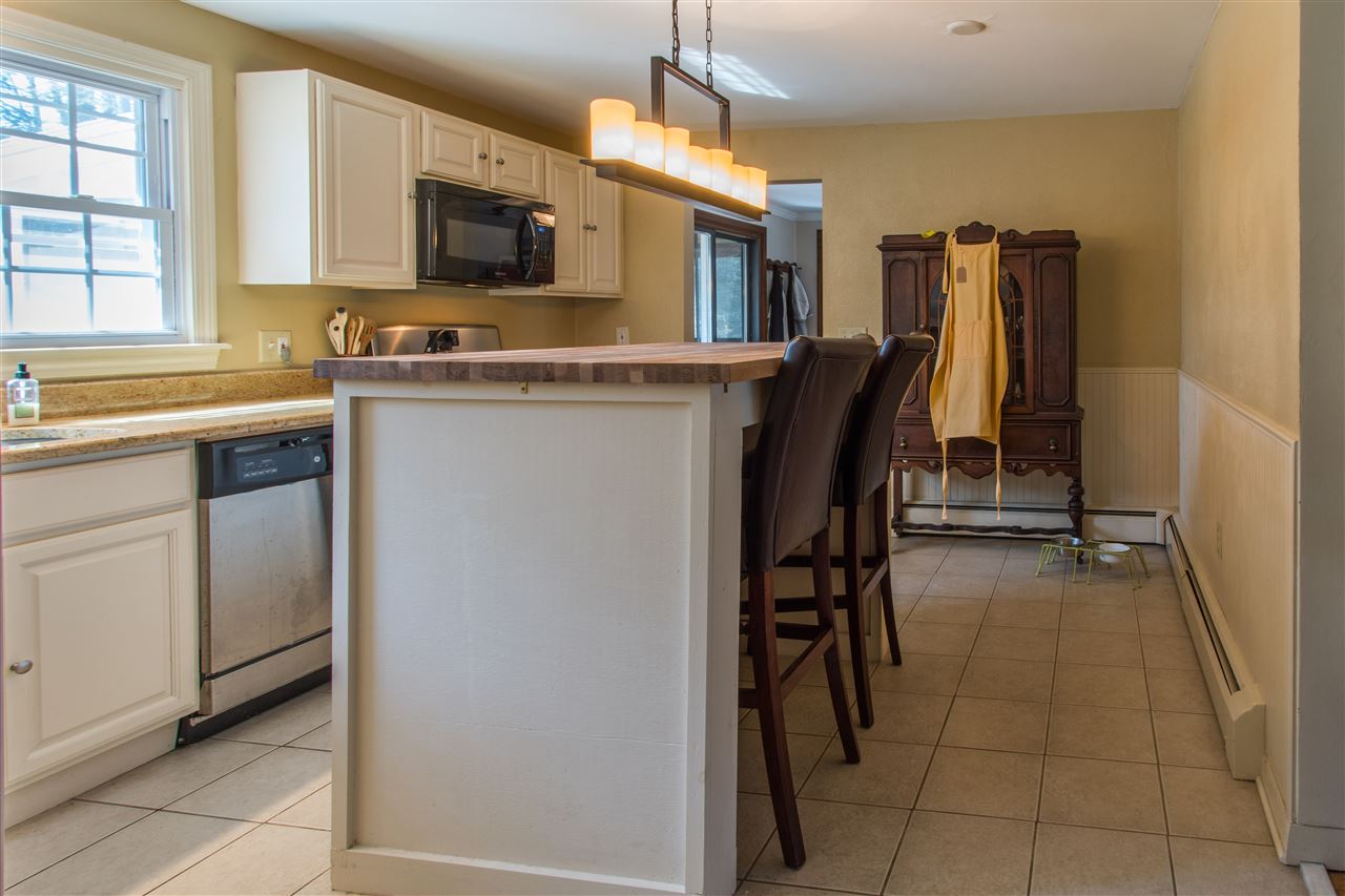 24 Todd Road Nashua, NH 03064 - Photo 7 of 33