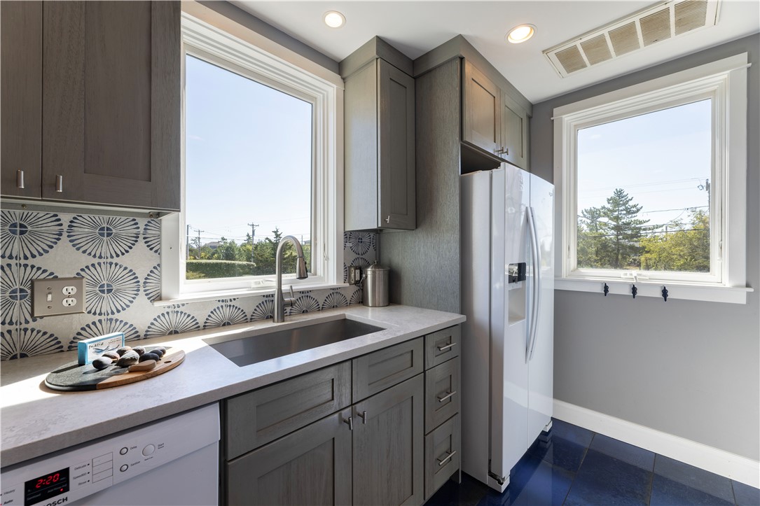 470 Atlantic Avenue Westerly, RI 02891 - Photo 18 of 50