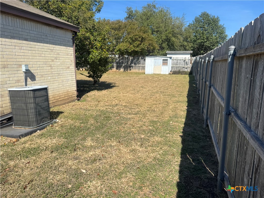 7304 Bluegrass Court Temple, TX 76502 - Photo 2 of 4 Right side of backyard