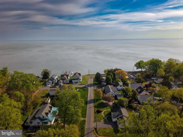 $330,000 | 213 12th Street, Colonial Beach, VA 22443