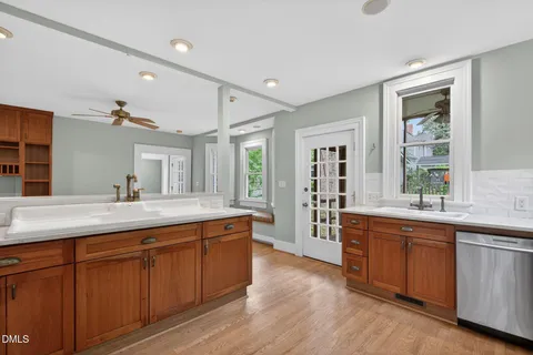 $750,000 | 502 Devereux Street, Raleigh, NC 27605
