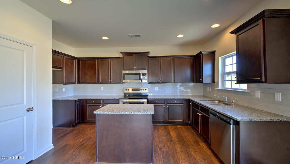 306 Frida Road New Bern, NC 28560 - Photo 2 of 16 Hamilton Kitchen