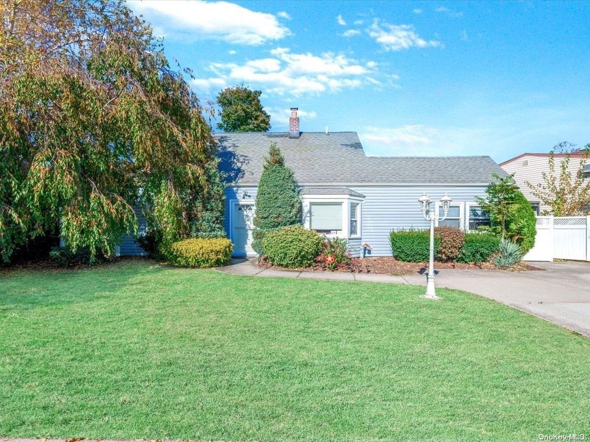 18 Carnation Road Levittown, NY 11756 - Photo 1 of 1 Gallery Image 1