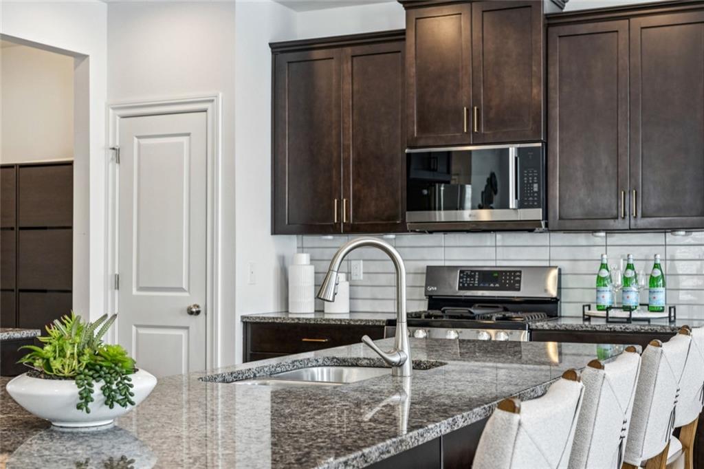 1632 Drew Drive Atlanta, GA 30318 - Photo 6 of 84