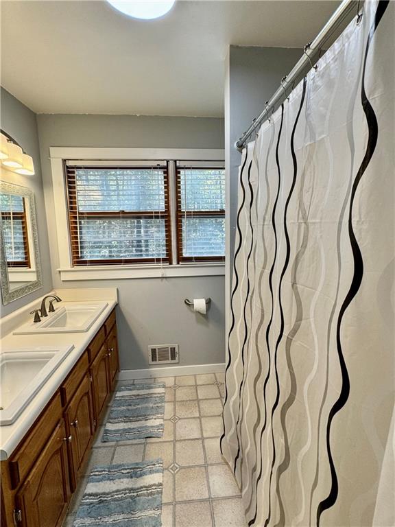 1012 King Mill Road McDonough, GA 30252 - Photo 29 of 64 a bathroom with a tub sink and a mirror