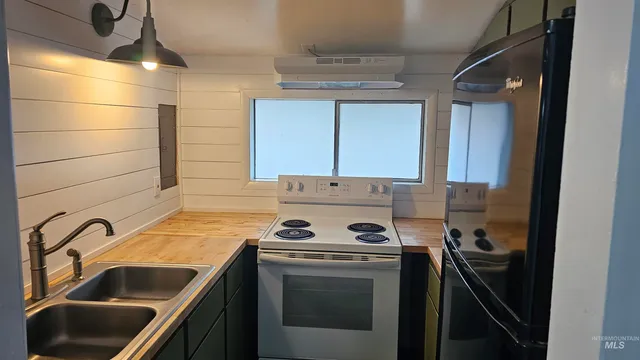 $385,000 | 1600 Highway 6, Potlatch, ID 83855