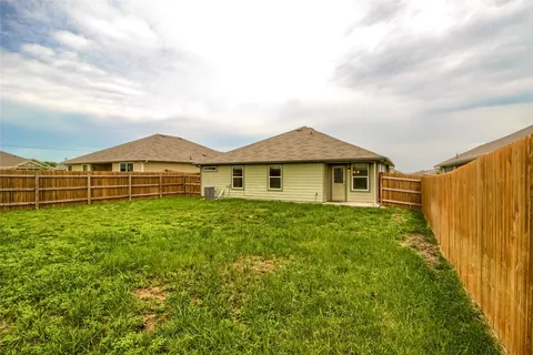 $1,700 | 102 Sulphur River Loop, Hutto, TX 78634