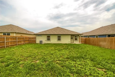 $1,700 | 102 Sulphur River Loop, Hutto, TX 78634