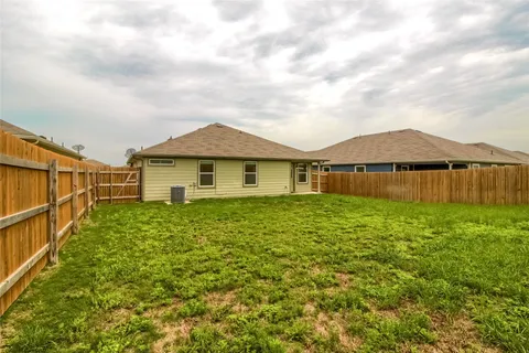 $1,700 | 102 Sulphur River Loop, Hutto, TX 78634