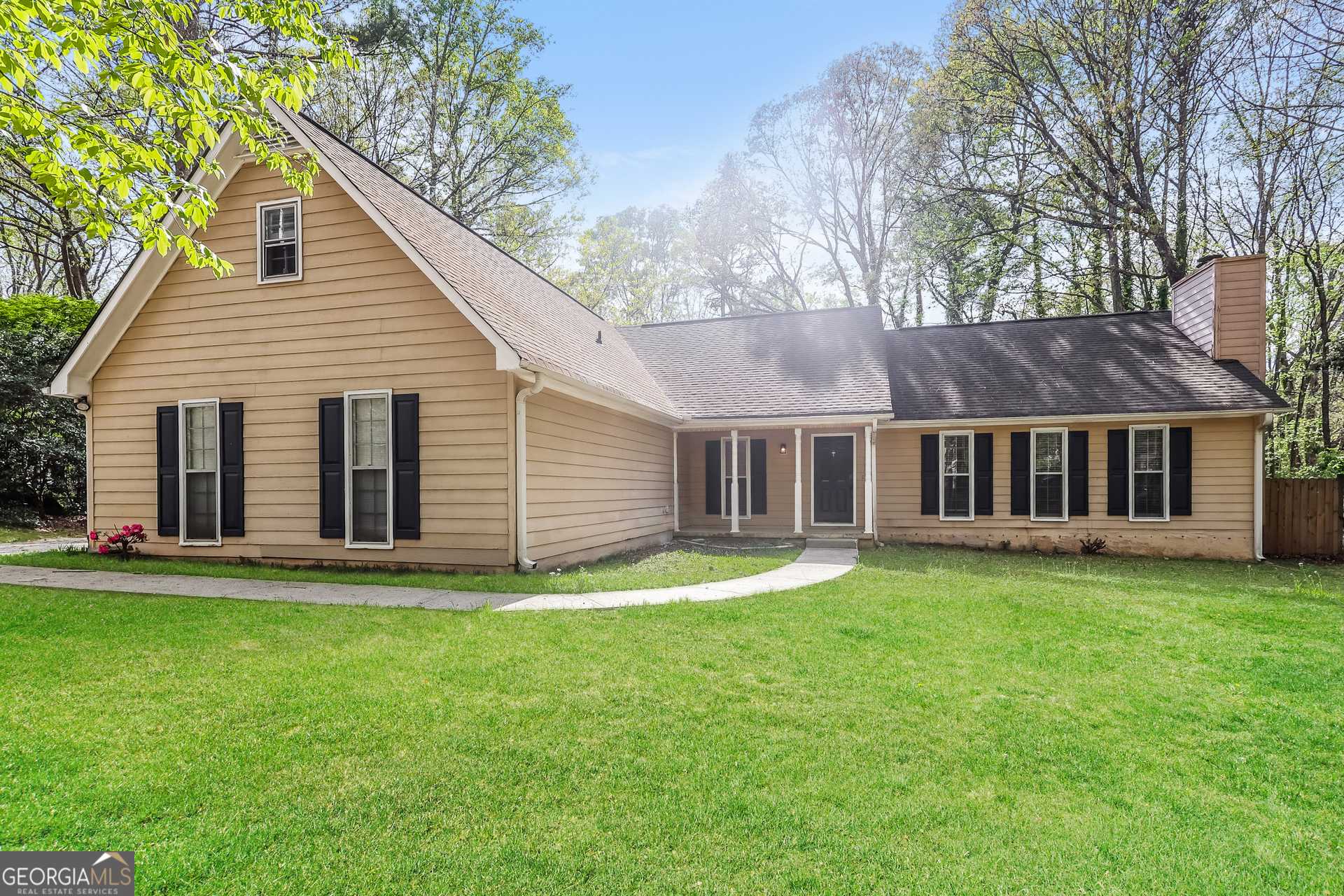 9183 Snipe Lane Jonesboro, GA 30236 - Photo 1 of 22 a front view of a house with a garden