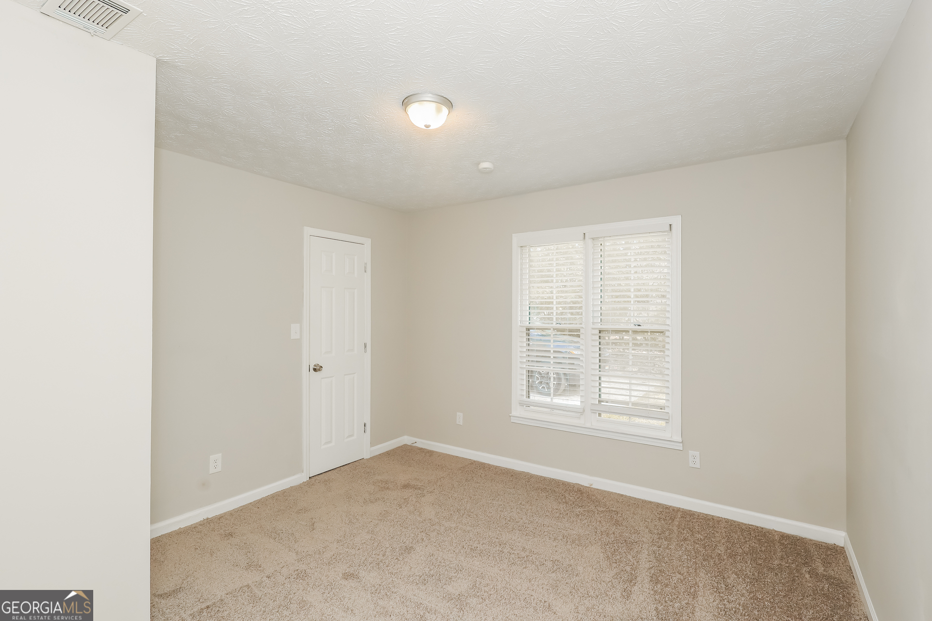 9183 Snipe Lane Jonesboro, GA 30236 - Photo 17 of 22 an empty room with a window