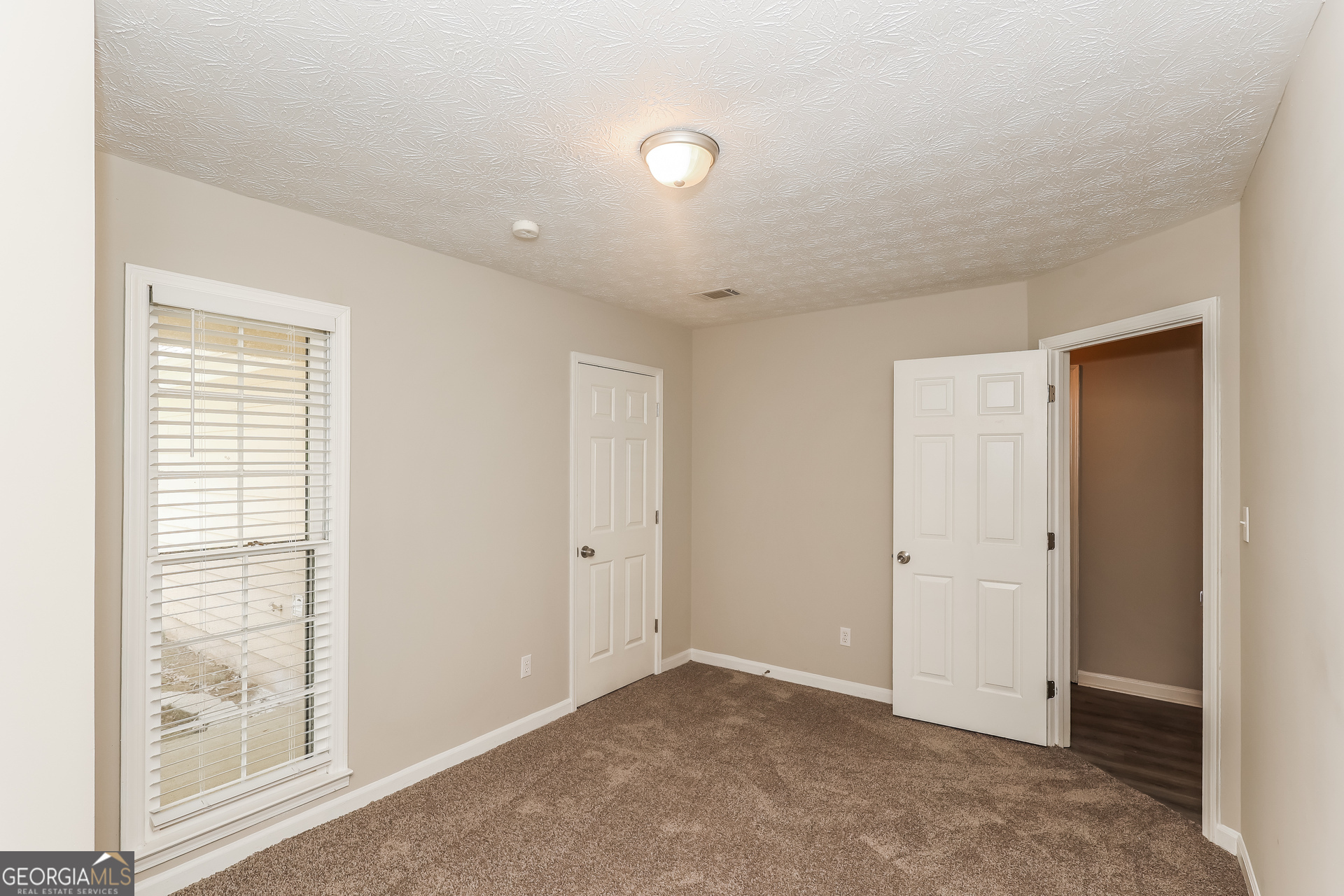9183 Snipe Lane Jonesboro, GA 30236 - Photo 19 of 22 an empty room with windows and closet