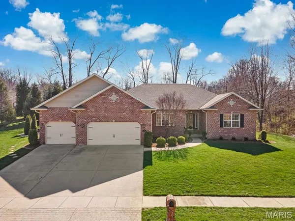 $525,000 | 405 Wolfpass Drive, O'Fallon, IL 62269