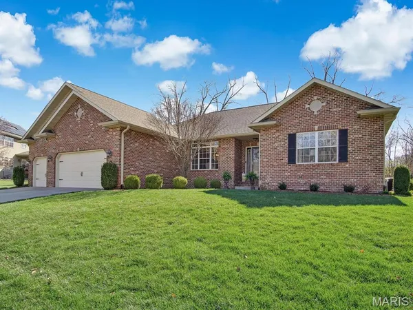 $525,000 | 405 Wolfpass Drive, O'Fallon, IL 62269