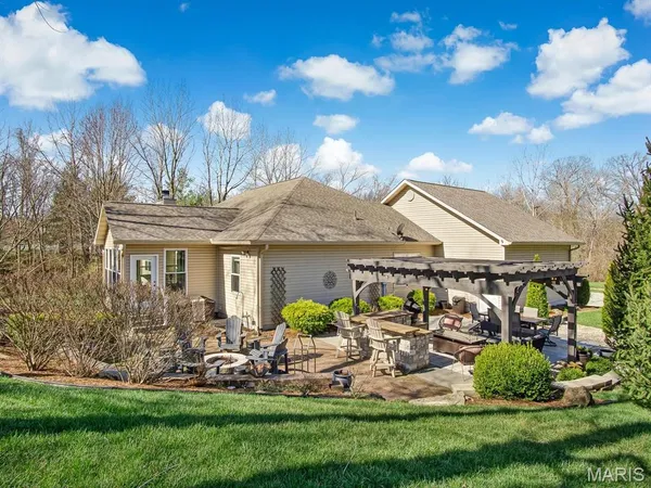 $525,000 | 405 Wolfpass Drive, O'Fallon, IL 62269