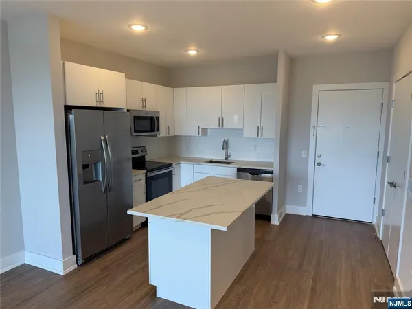 $2,895 | 1685 Bergen Boulevard, Unit 707, Fort Lee, NJ 07024
