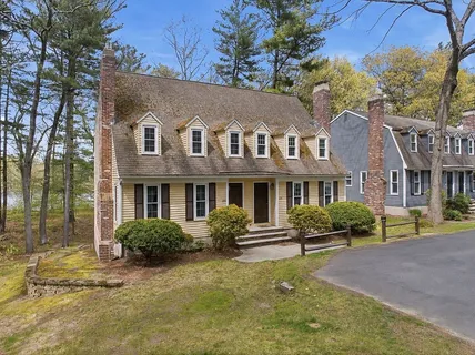 $472,000 | 200 Wellman Avenue, Unit 1, Chelmsford, MA 01863