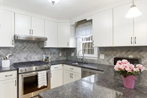 $472,000 | 200 Wellman Avenue, Unit 1, Chelmsford, MA 01863
