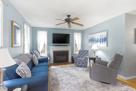 $472,000 | 200 Wellman Avenue, Unit 1, Chelmsford, MA 01863