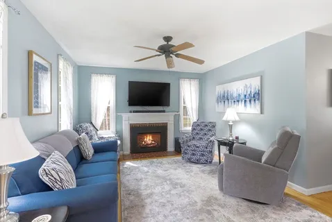 $472,000 | 200 Wellman Avenue, Unit 1, Chelmsford, MA 01863