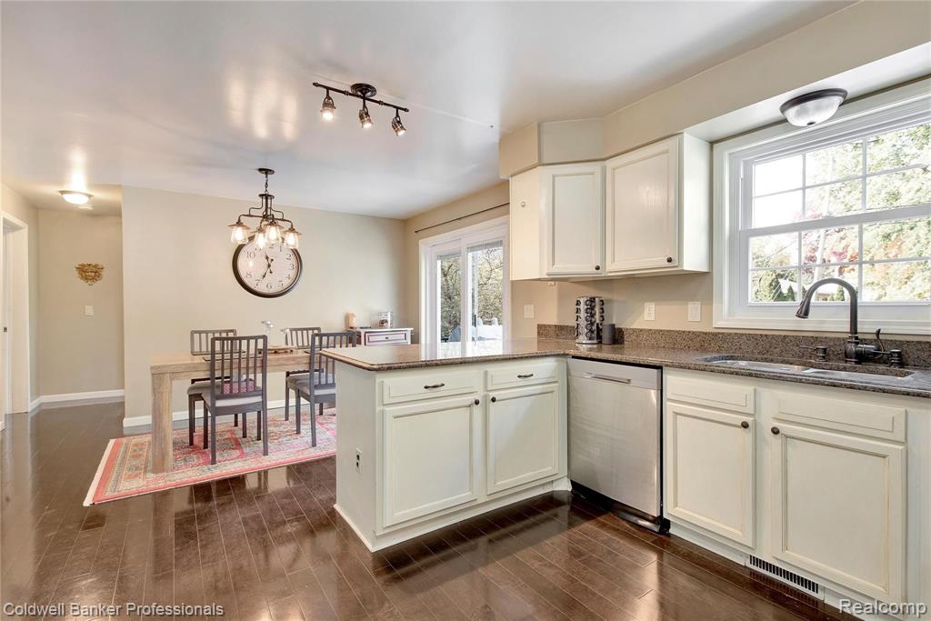 3594 Hazelton Avenue Rochester Hills, MI 48307 - Photo 6 of 33