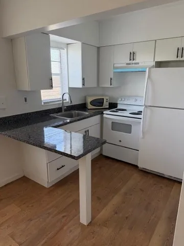 $1,600 | 2420 Johnson Street, Unit 301, Hollywood, FL 33020