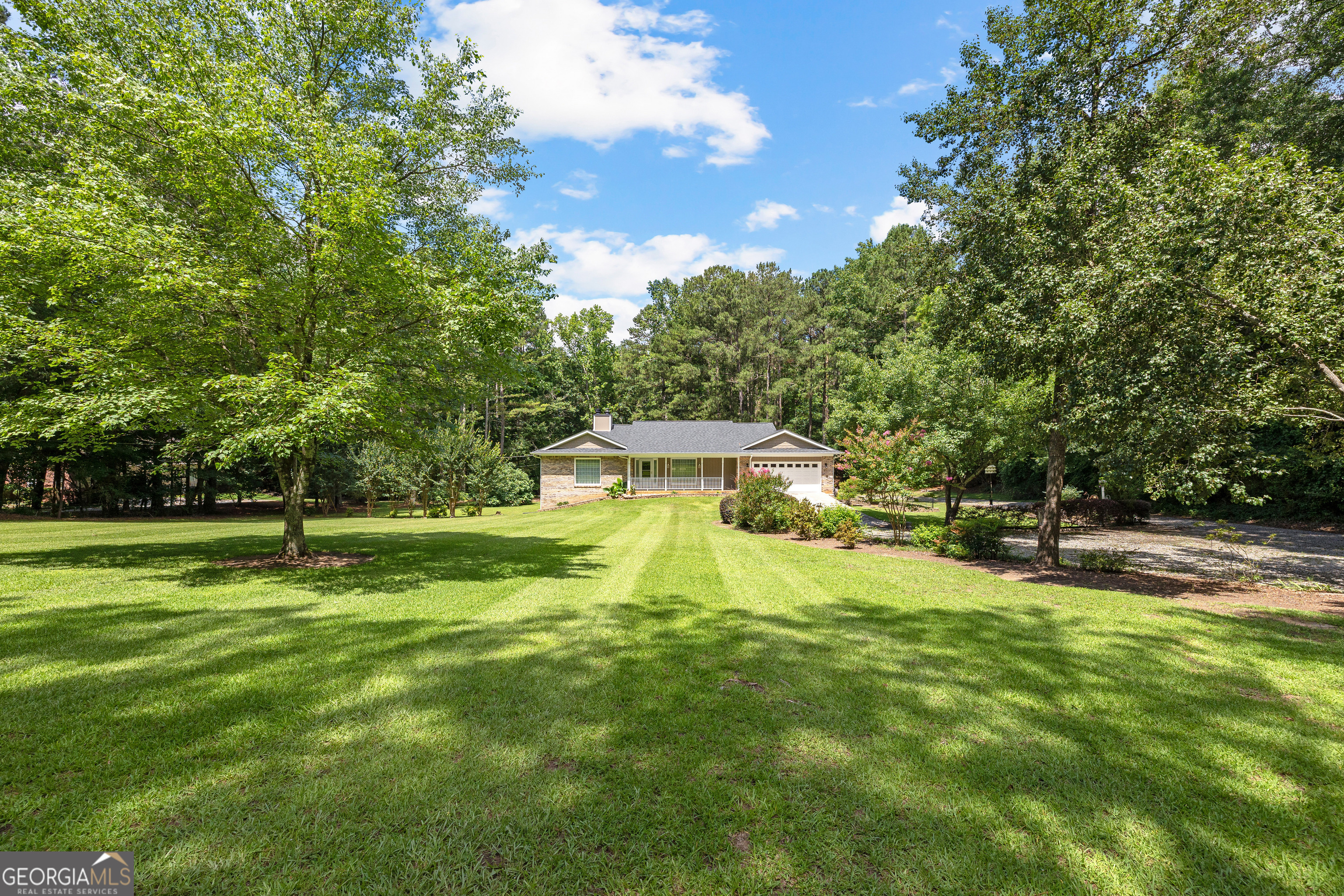 186 Lincoln Road Tyrone, GA 30290 - Photo 3 of 44