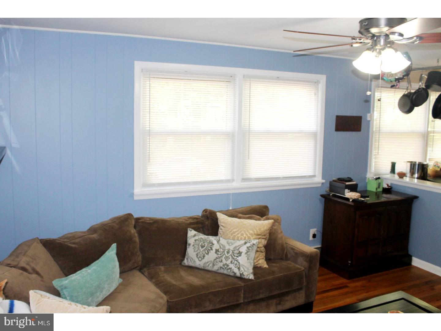 2136 Keith Road Abington, PA 19001 - Photo 3 of 18 Living Room
