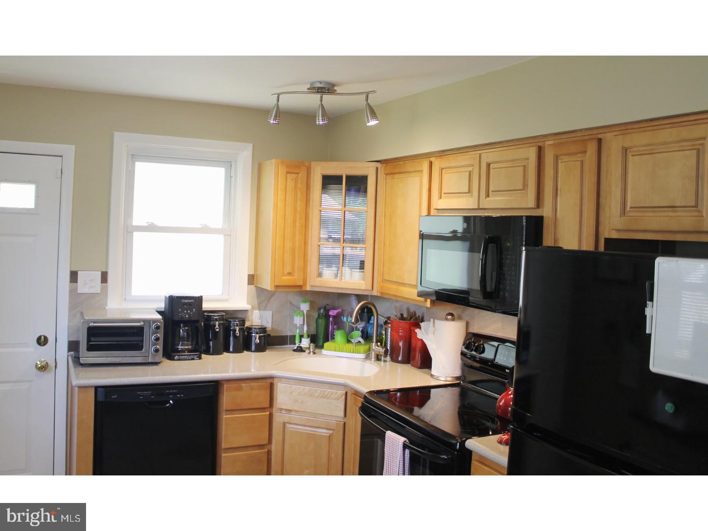 2136 Keith Road Abington, PA 19001 - Photo 6 of 18 Kitchen
