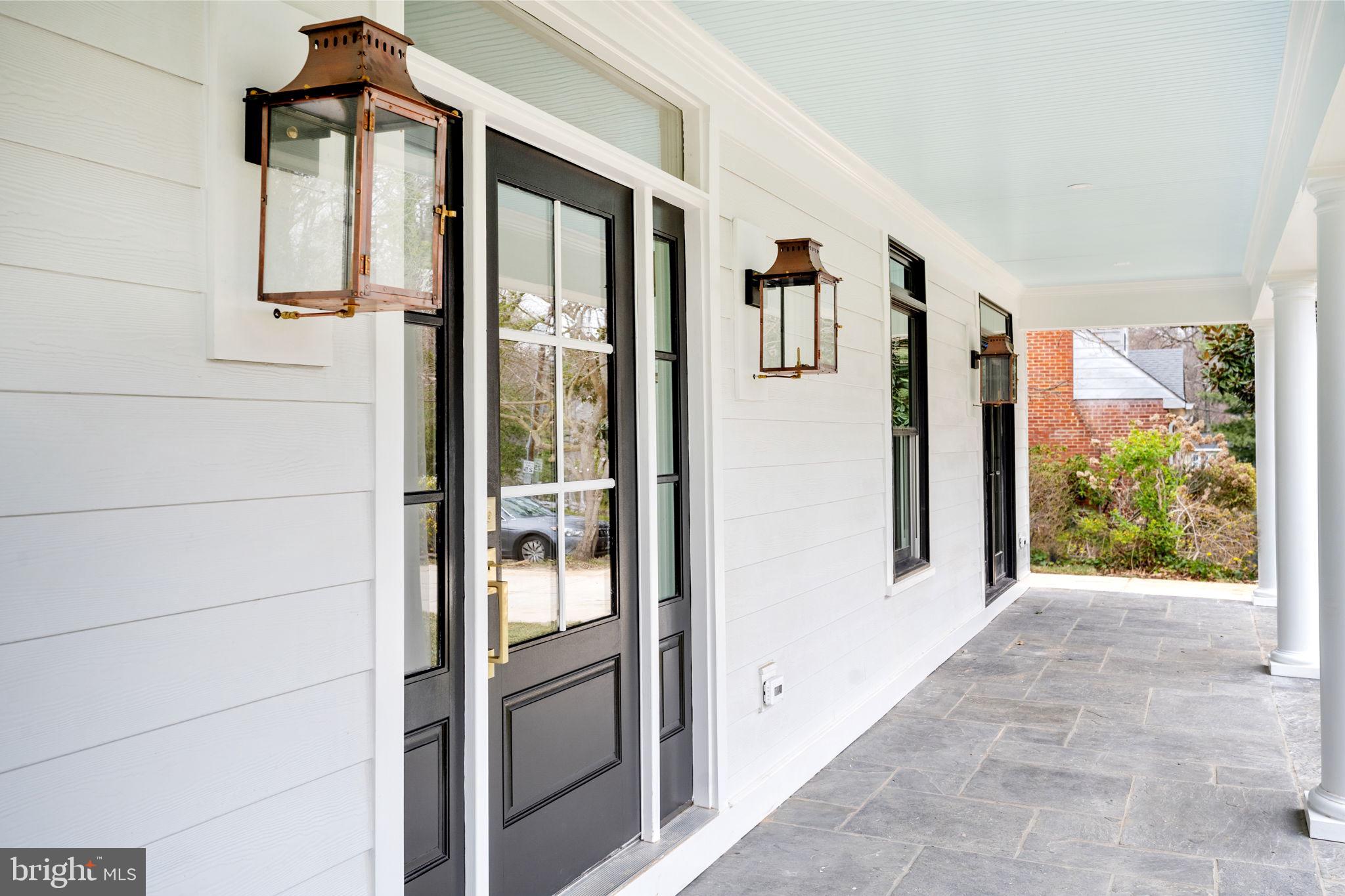 1102 Vassar Road Alexandria, VA 22314 - Photo 3 of 15