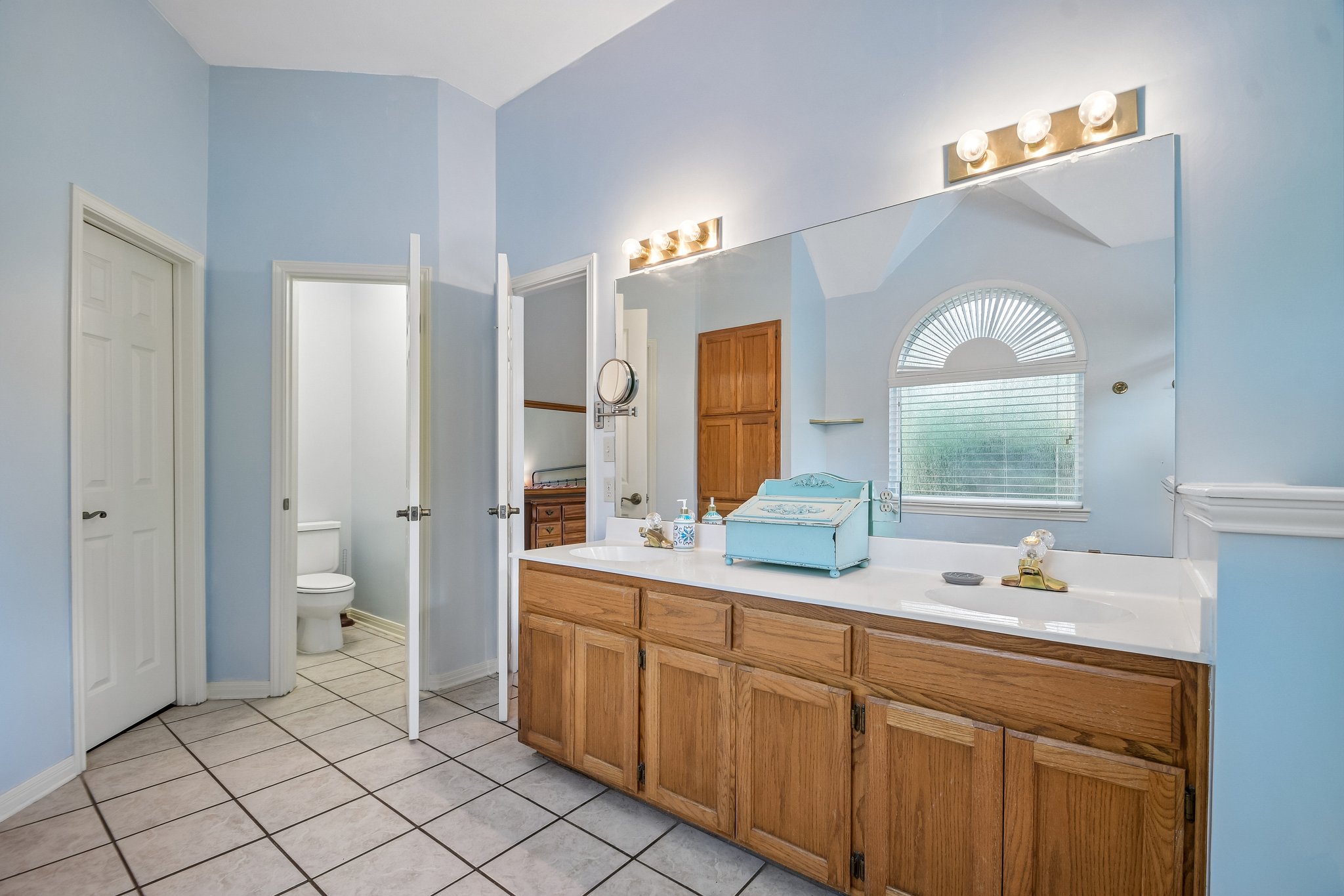 3902 Denim Trail Austin, TX 78739 - Photo 15 of 40 Spacious Primary Bath with walk in closet
