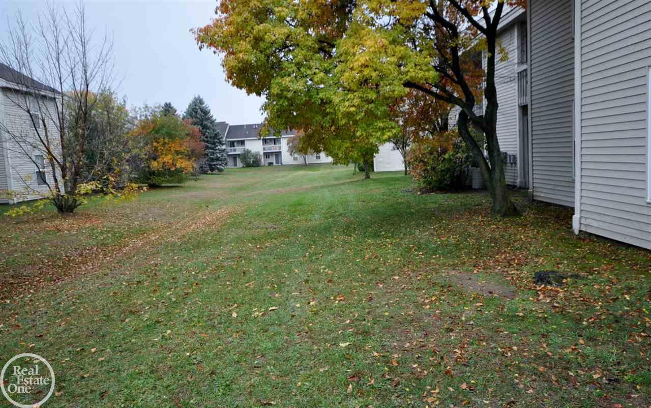 1552 Porter Circle Rochester, MI 48307 - Photo 16 of 21 31312276-15.JPG