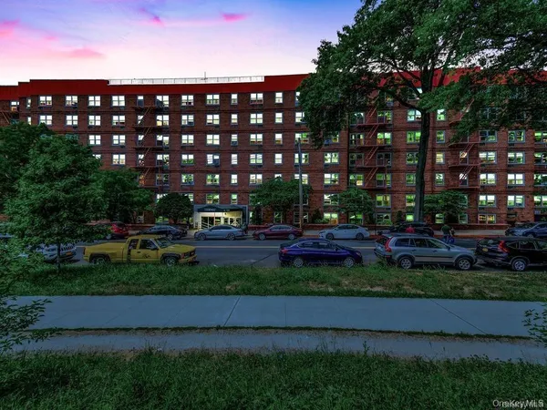 $315,000 | 3363 Sedgwick Avenue, Unit 4L | Kingsbridge Heights