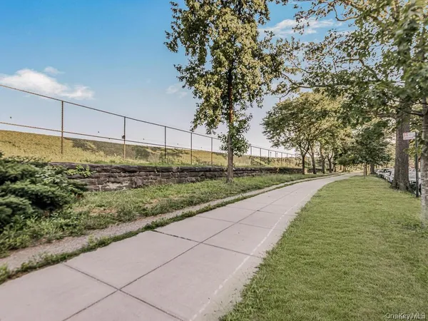 $315,000 | 3363 Sedgwick Avenue, Unit 4L | Kingsbridge Heights