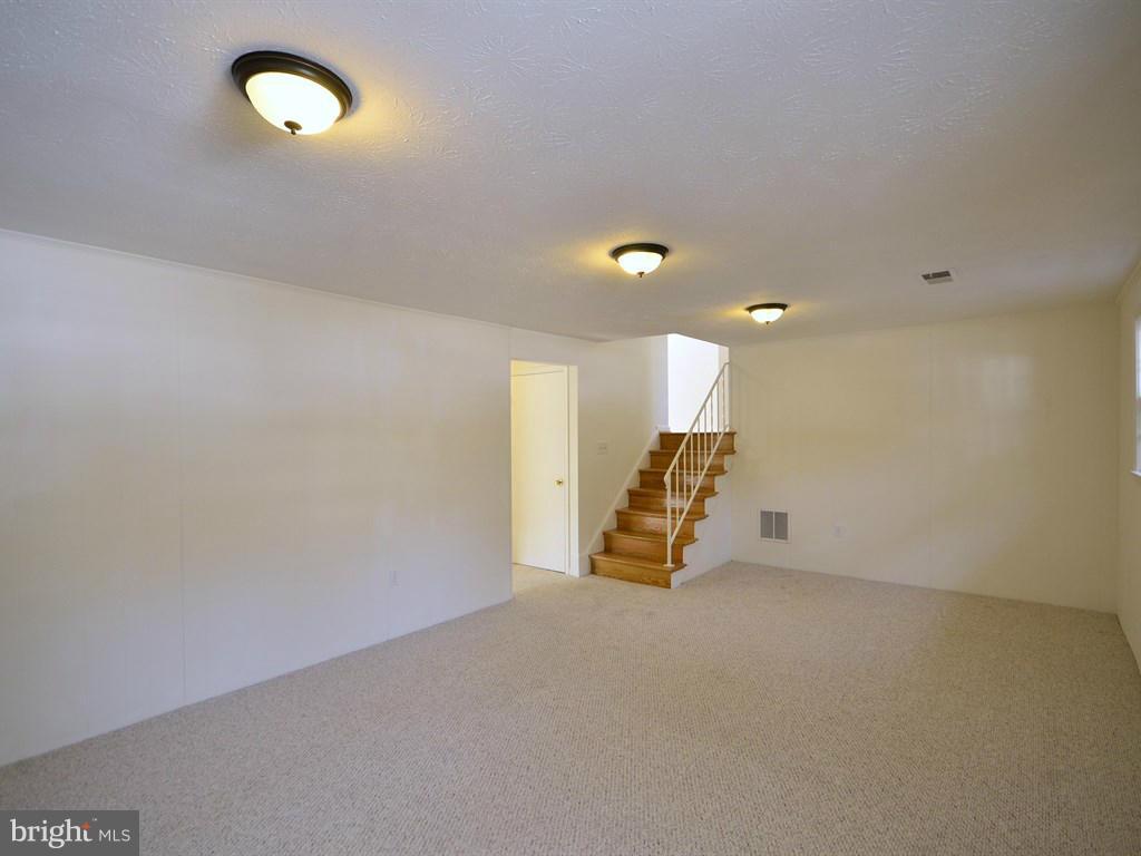 9524 Emory Grove Road Gaithersburg, MD 20877 - Photo 22 of 30 Family Room