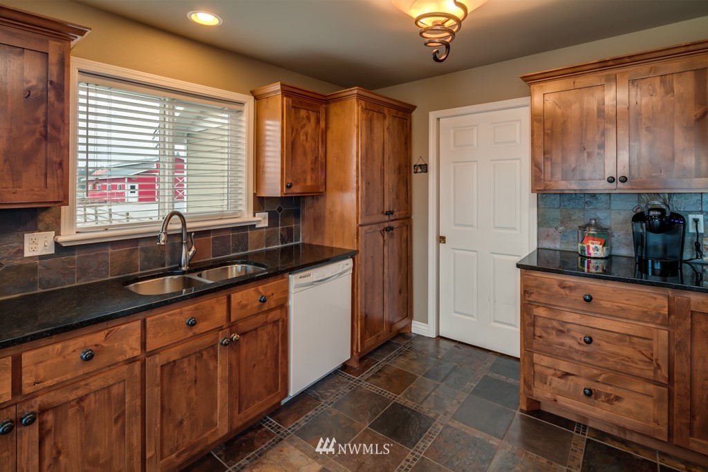 631 H Street Road Lynden, WA 98264 - Photo 6 of 25 Gallery Image 6