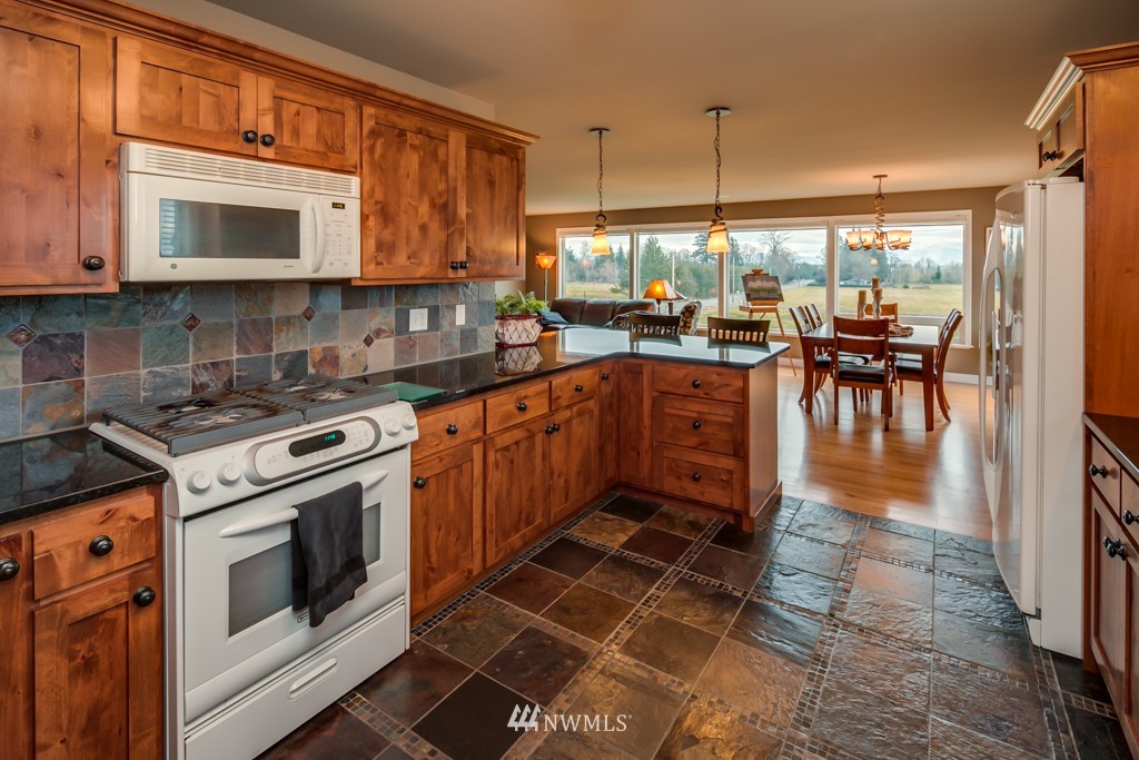 631 H Street Road Lynden, WA 98264 - Photo 7 of 25 Gallery Image 7
