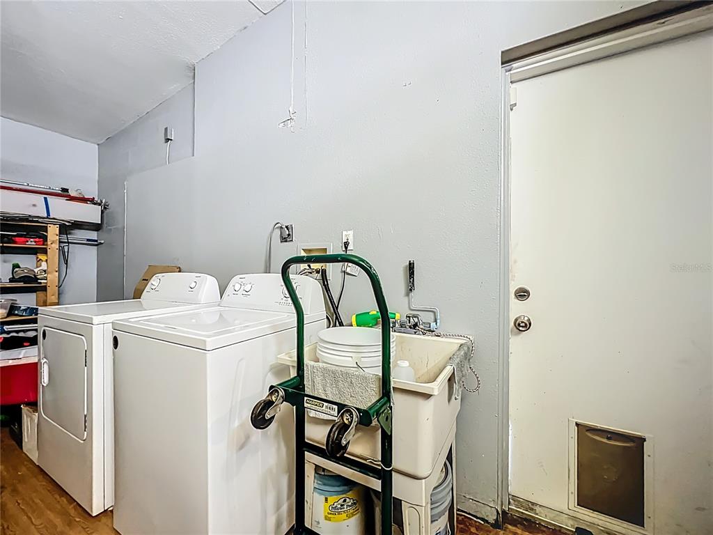1700 Edmundshire Road Orlando, FL 32812 - Photo 30 of 43 a utility room with dryer and washer