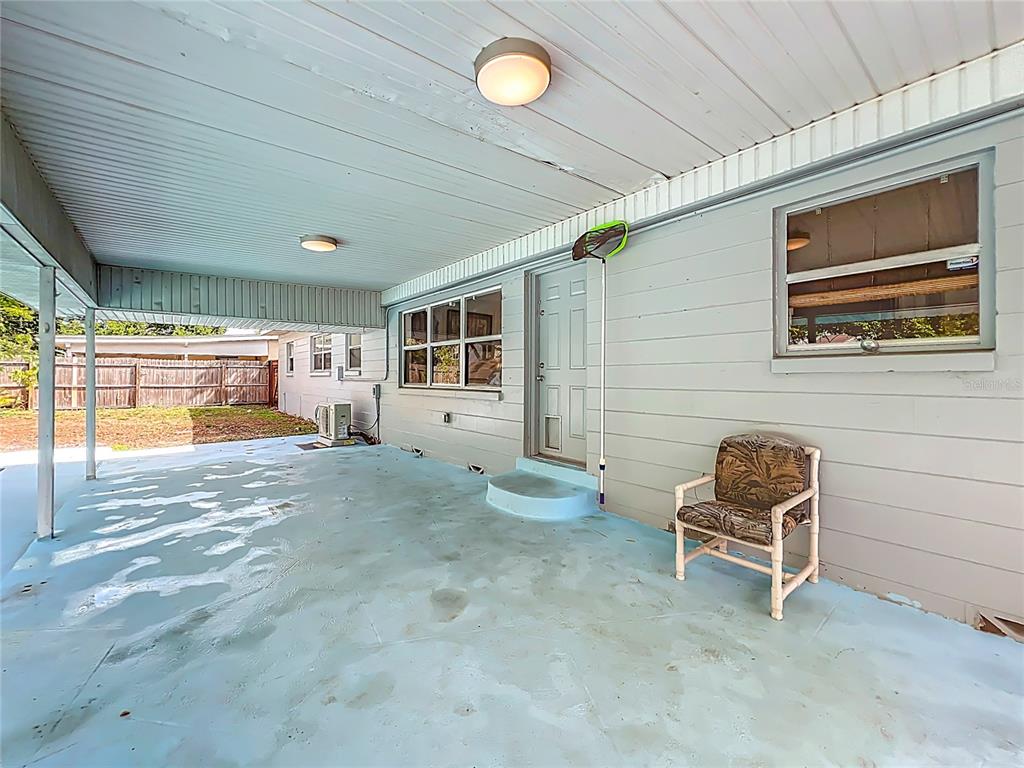 1700 Edmundshire Road Orlando, FL 32812 - Photo 32 of 43 a room with furniture and a window