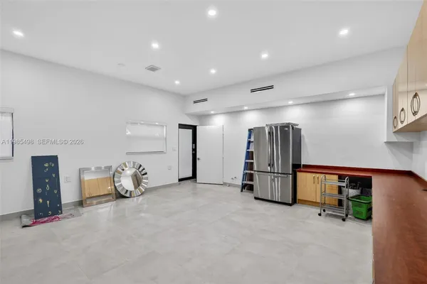 $8,900 | 3000 Riverland Road, Fort Lauderdale, FL 33312