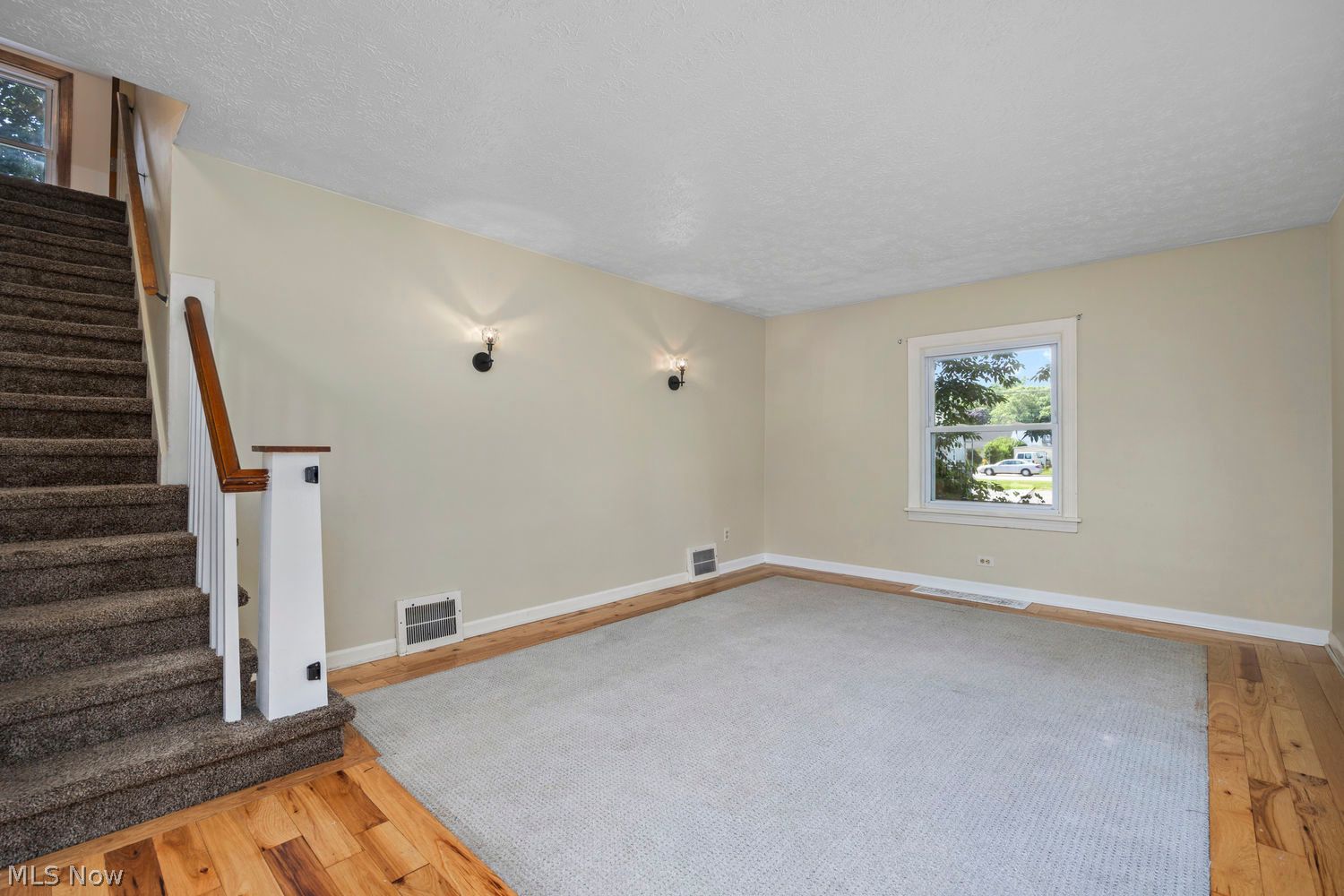 5459 Ridgewood Street Lorain, OH 44055 - Photo 4 of 38