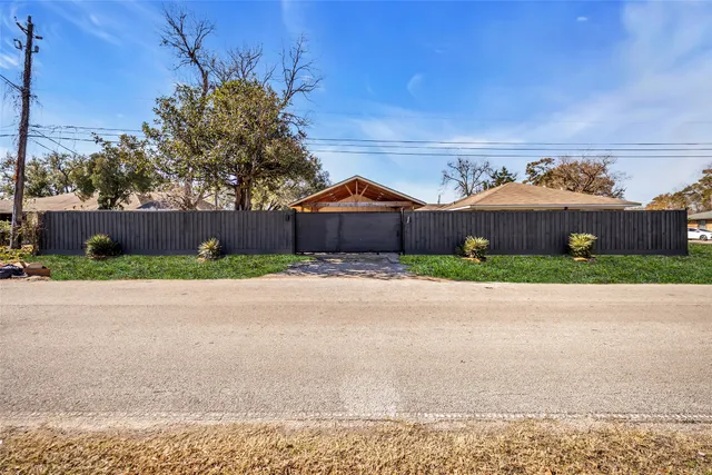 $285,000 | 922 Innsdale Drive, Houston, TX 77076