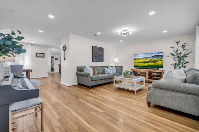 $285,000 | 922 Innsdale Drive, Houston, TX 77076