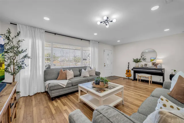 $285,000 | 922 Innsdale Drive, Houston, TX 77076