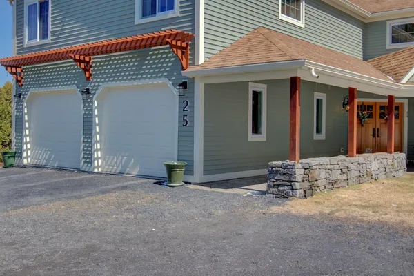 $1,979,000 | 25 Cavendish Cove Road, South Hero, VT 05486