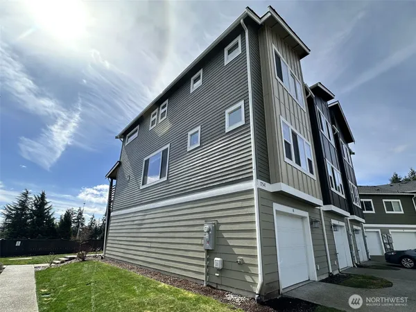 $397,475 | 17541 110th Avenue East, Unit A, Puyallup, WA 98374