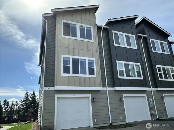 $397,475 | 17541 110th Avenue East, Unit A, Puyallup, WA 98374