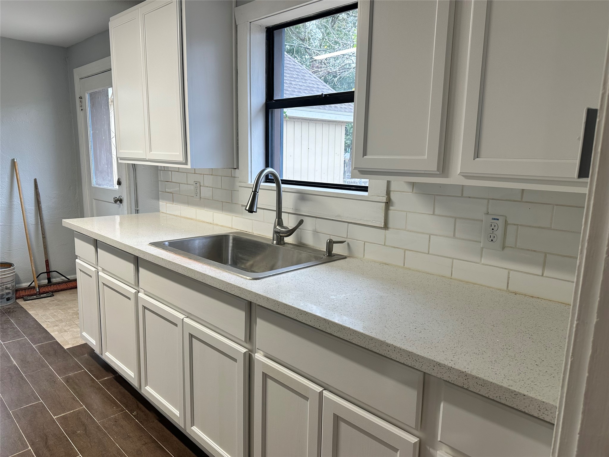 912 West Cleveland Street Alvin, TX 77511 - Photo 1 of 31